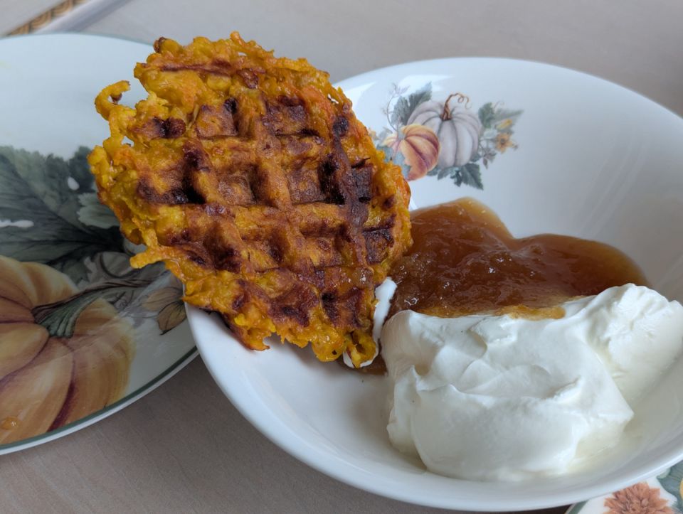 Тыквенные оладьи в вафельнице: простое творчество на вашей кухне